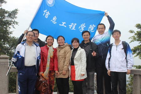 登山览胜,贺院庆——信息工程学院举办2013年迎春登山活动
