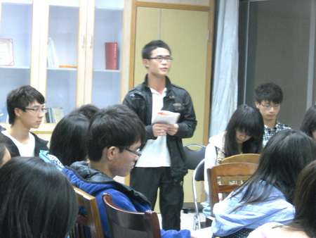 信息工程学院2011级举行学习十八大精神座谈会
