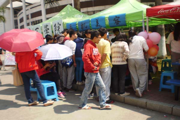 扬雷锋精神,递奉献之心——记信息工程学院雷锋月系列活动