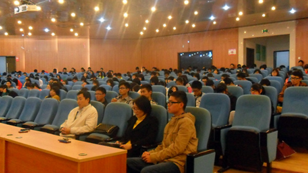 信息工程学院举办2013级新生入党知识讲座