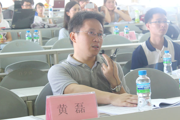 汇集四年英华 展信工学子风采——记信息工程学院2013届信息管理与信息系统专业毕业论文答辩会