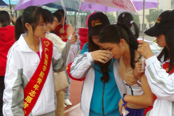 用我的服务温暖你的赛场——记信息工程学院志愿者默默奉献校运会