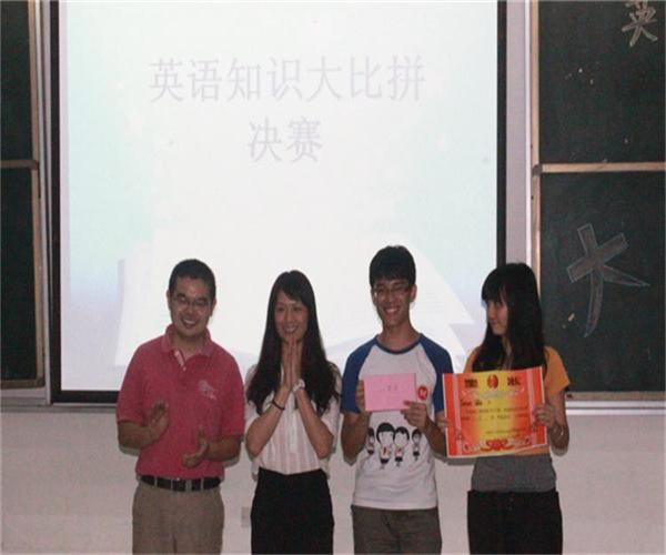 信息工程学院2013级举办“英语知识大比拼”活动