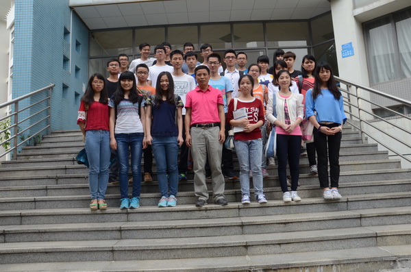学会做人是成功之母——信息工程学院首次“微课堂”开讲