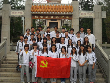 瞻仰英雄,明辨荣辱——记信息工程学院2010级学生党支部活动