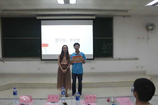 规则伴我心,安全伴我行——信息工程学院2014级举办“思于安,祈于全”活动