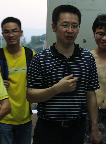 党委宣传部吴征宇部长与联系班举行联欢活动