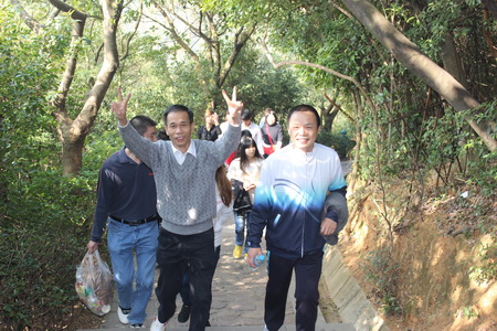 登山览胜,贺院庆——信息工程学院举办2013年迎春登山活动