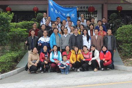 登山览胜,贺院庆——信息工程学院举办2013年迎春登山活动