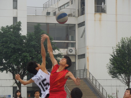 激情夏日联谊,引爆篮球魅力—记信息工程学院2010级班级篮球联谊赛