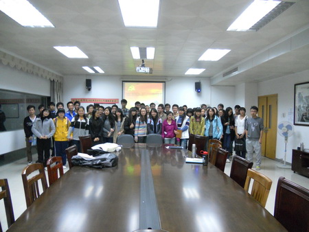 信息工程学院2011级举行学习十八大精神座谈会